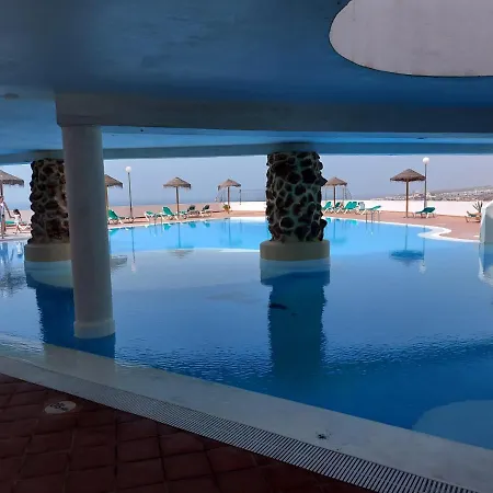 Island-village-jasmine אדחה