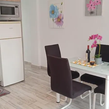 Island-village-jasmine אדחה