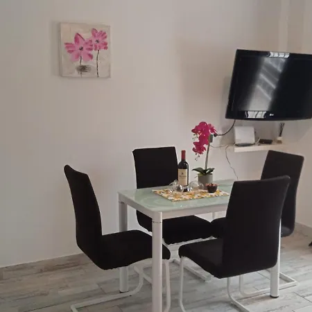 Island-village-jasmine * אדחה